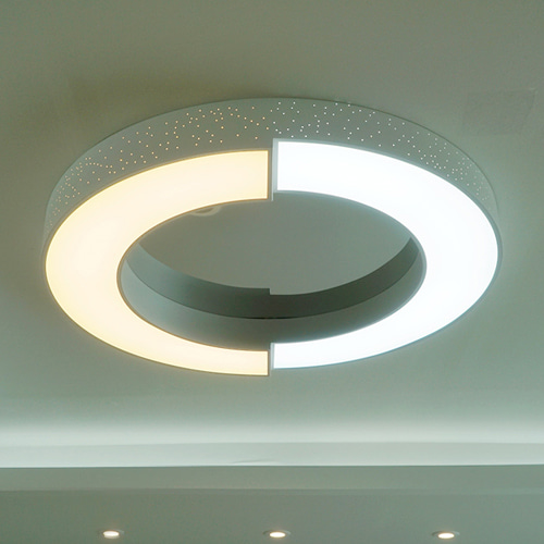 스타일리쉬한 원형 디자인으로 3가지 조명 색상변환이 가능한 하프링 LED 200W 거실등 1000파이