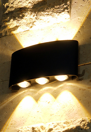 모던한 라운드 바디에서 위아래로 밝게 밝혀주는 조디악 LED 18W 실외 방수 외부 포인트 벽등